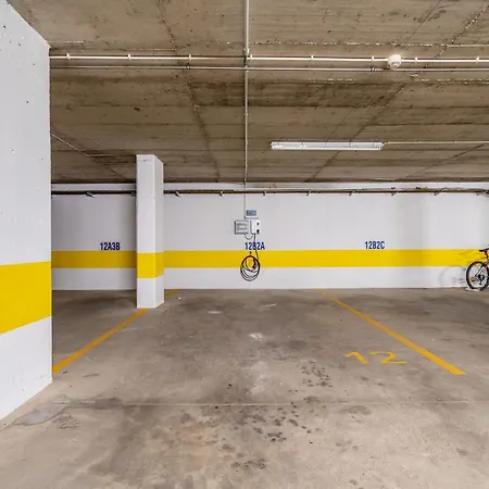 Stylish 2bdr Flat With Pool In Salgados By Lovelystay