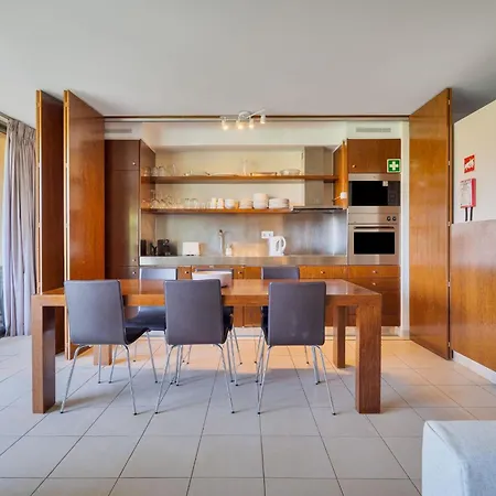 Appartement Stylish 2bdr Flat With Pool In Salgados By Lovelystay