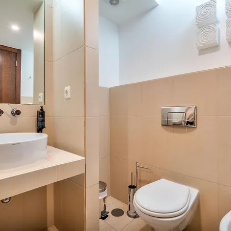 Stylish 2bdr Flat With Pool In Salgados By Lovelystay Appartement