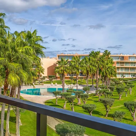 Apartment Stylish 2bdr Flat With Pool In Salgados By Lovelystay