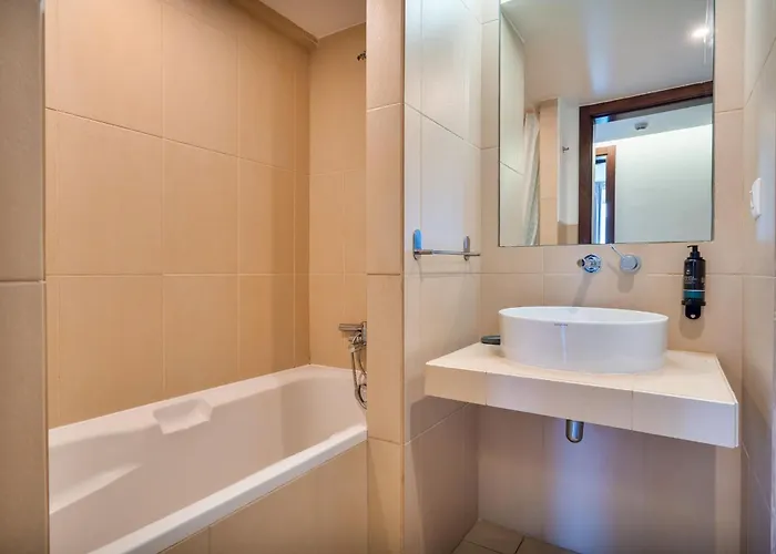 Stylish 2bdr Flat With Pool In Salgados By Lovelystay Апартаменти *