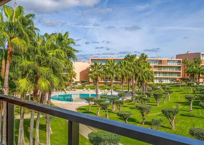 Апартаменти Stylish 2bdr Flat With Pool In Salgados By Lovelystay